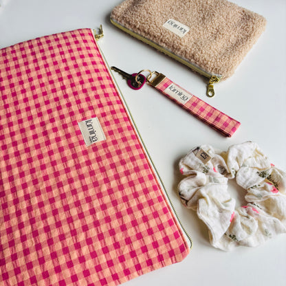 Laptop & Tablet Sleeve 11–16” – Salmon & Fuchsia Gingham