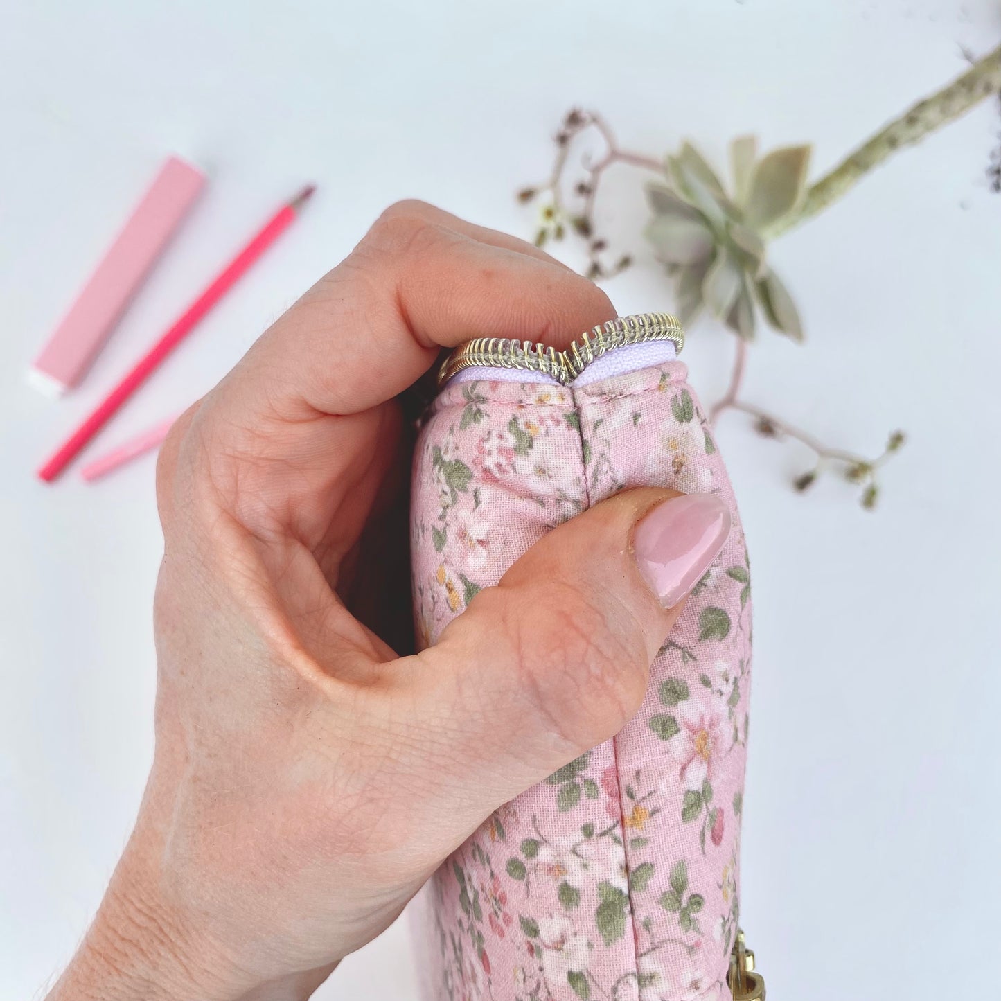 Laptop & Tablet Sleeve 11"–16” – Floral garden with front pocket