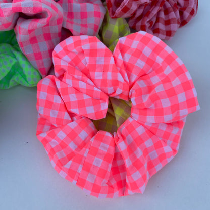 Gingham Scrunchie - Neon Pink Vichy