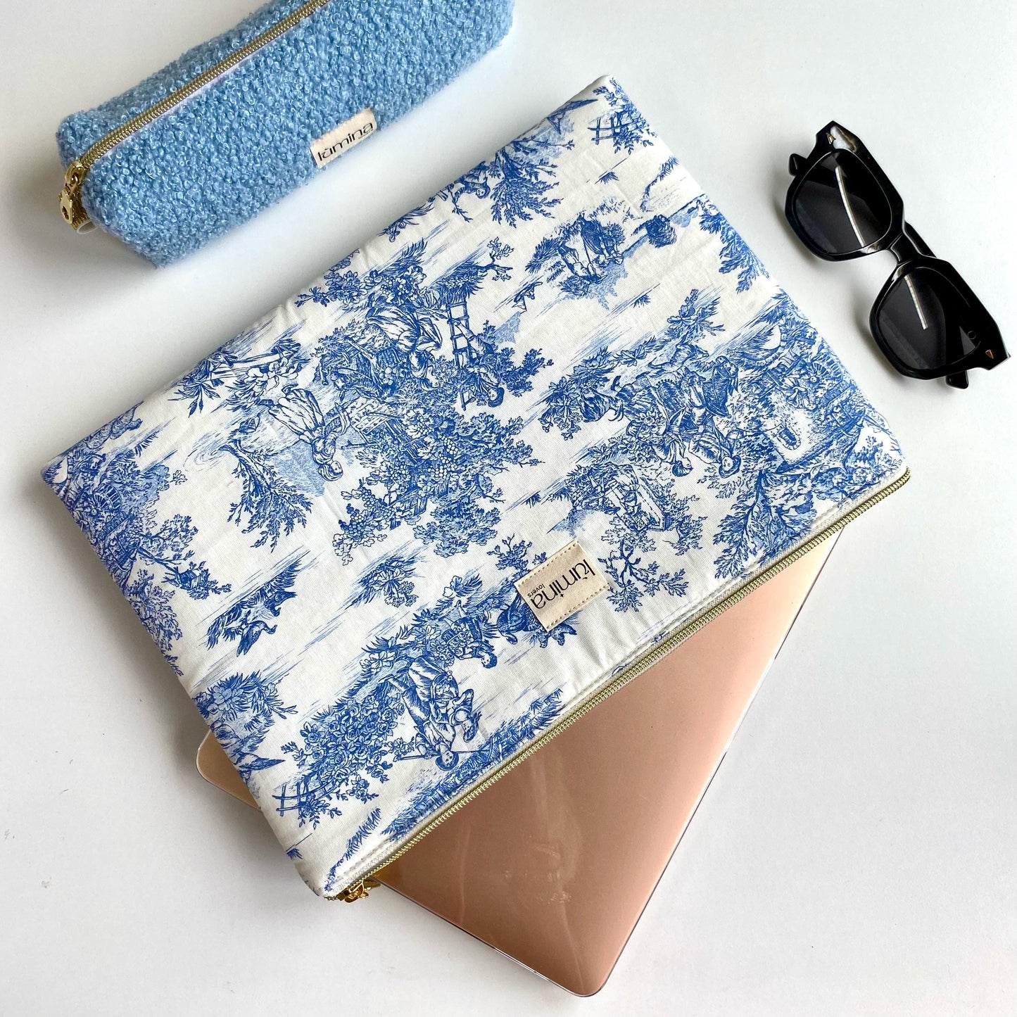 Laptop & Tablet Sleeve 11–16” – Blue Toile de Jouy